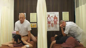 Dẫn gấu đi mát-xa rồi bị trả bài cạnh bên mà không hề hay biết