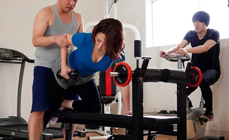 Người chồng phát hiện người vợ địt nhau với huấn luyện viên thể hình