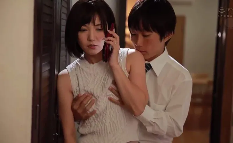 Người chồng đi đánh golf, vợ yêu ở nhà dẫn trai trẻ về xoạc cho sướng