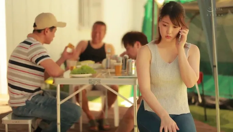 Anh xã khờ để bà xã tham gia sự kiện cắm trại với mấy gã nhà sát bên và cái kết